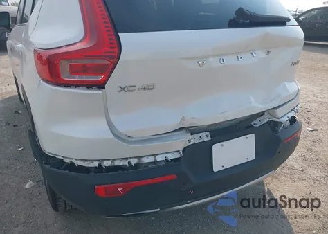 2019 Volvo Xc40 T5 Inscription z USA, uszkodzony, nr VIN YV4162UL2K2055797